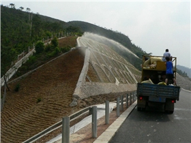 河龙高速边坡修复